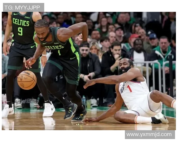 鹈鹕队与凯尔特人激战正酣球迷期待精彩对决与精彩瞬间